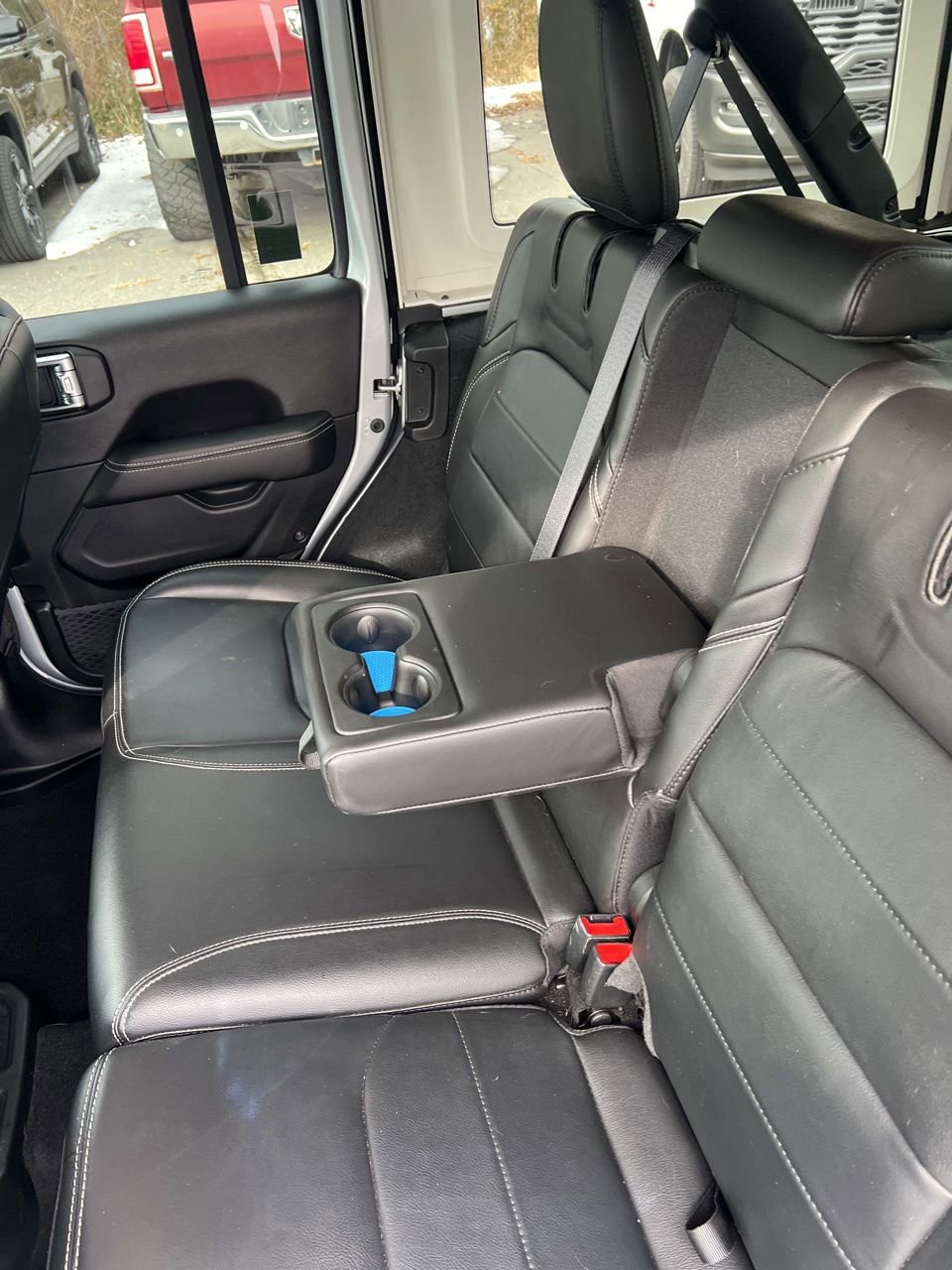 Used 2023 Jeep Wrangler Unlimited Sahara image 12