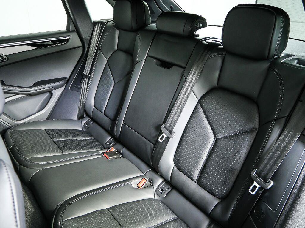 Certified 2026 Porsche Macan Turbo AWD/4WD image 19