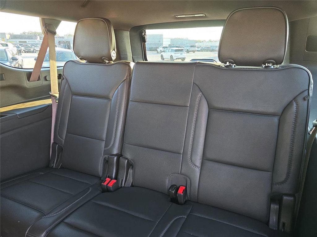 Used 2023 GMC Yukon XL Denali image 9