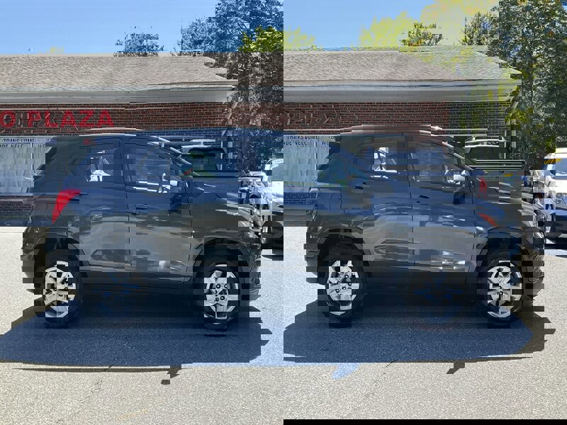 Used 2020 Chevrolet Trax LS image 4