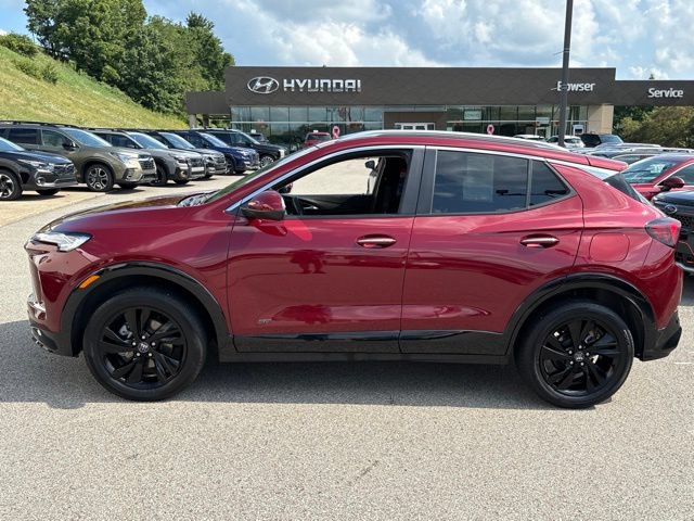 Used 2025 Buick Encore GX Sport Touring AWD/4WD image 2