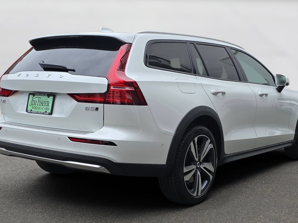 New 2026 Volvo V60 B5 Cross Country Plus w/ Climate Package AWD/4WD image 5