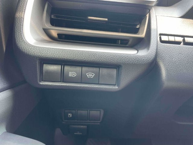 Certified 2025 Toyota Prius LE FWD image 22