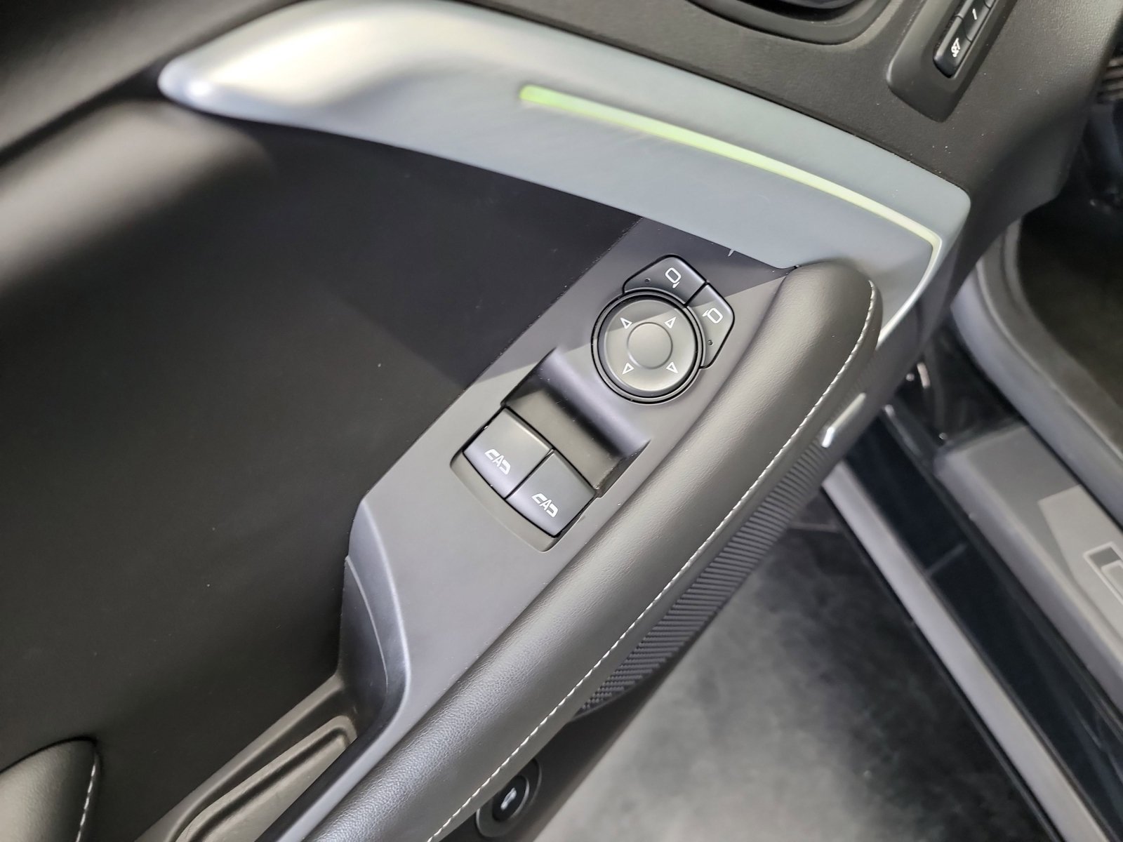 Used 2021 Chevrolet Camaro LT RWD image 14