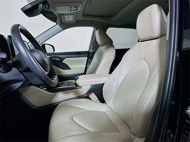 Used 2023 Toyota Highlander Limited image 11