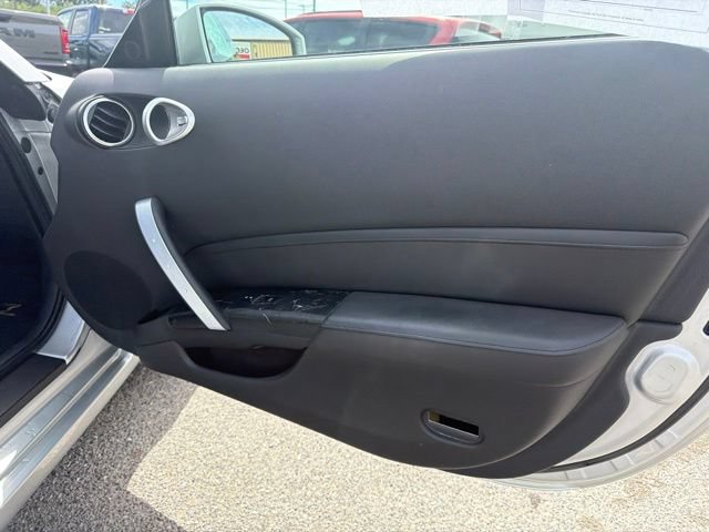 Used 2007 Nissan 350Z Touring RWD image 7