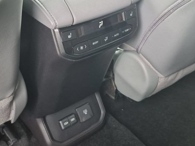 Certified 2026 Toyota Highlander Platinum AWD/4WD image 30