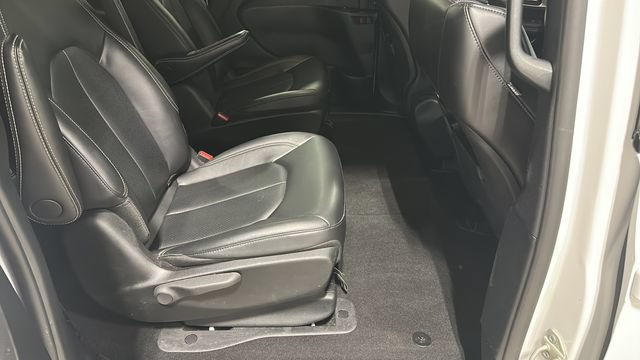 Used 2024 Chrysler Pacifica Limited FWD image 28
