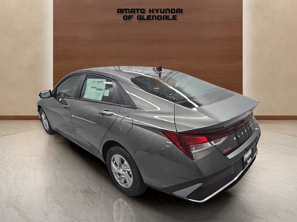 New 2026 Hyundai Elantra SE FWD image 4