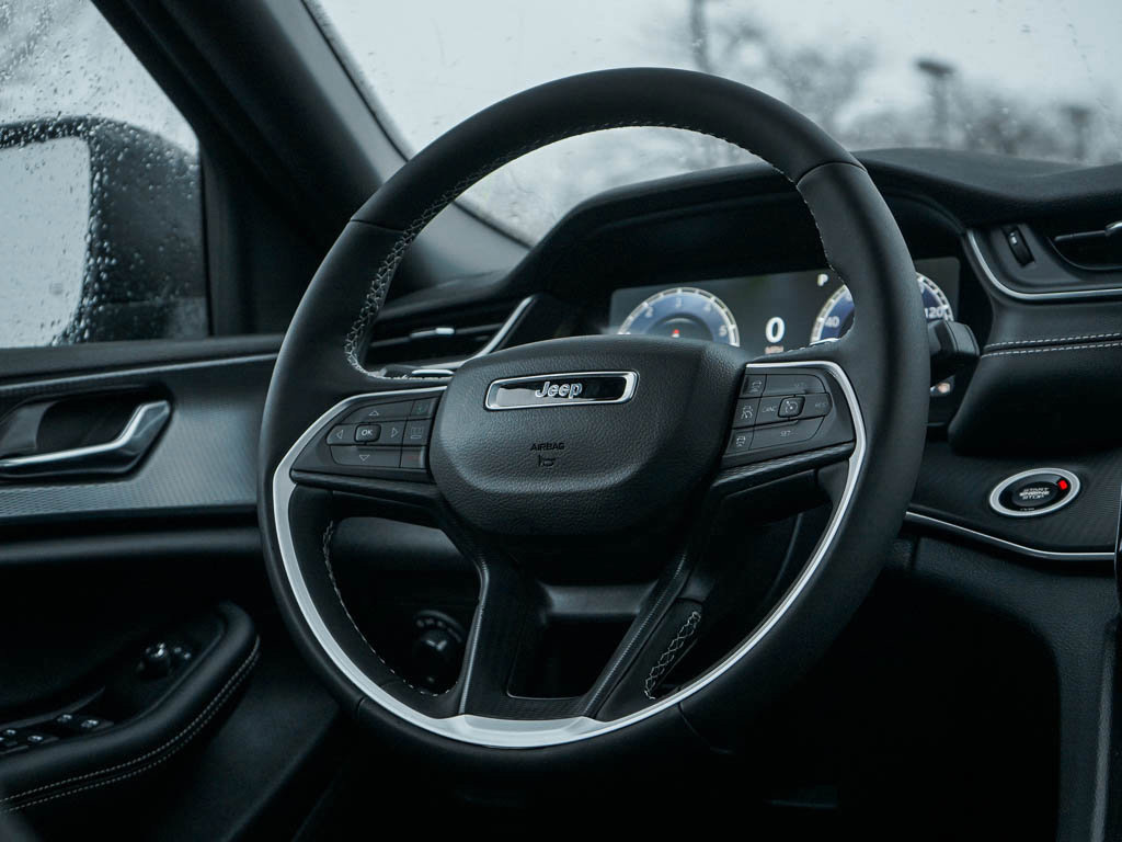 New 2025 Jeep Grand Cherokee Laredo X w/ Luxury Tech Group I image 14