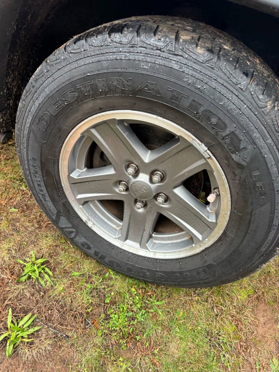 Used 2005 Jeep Liberty Renegade image 29