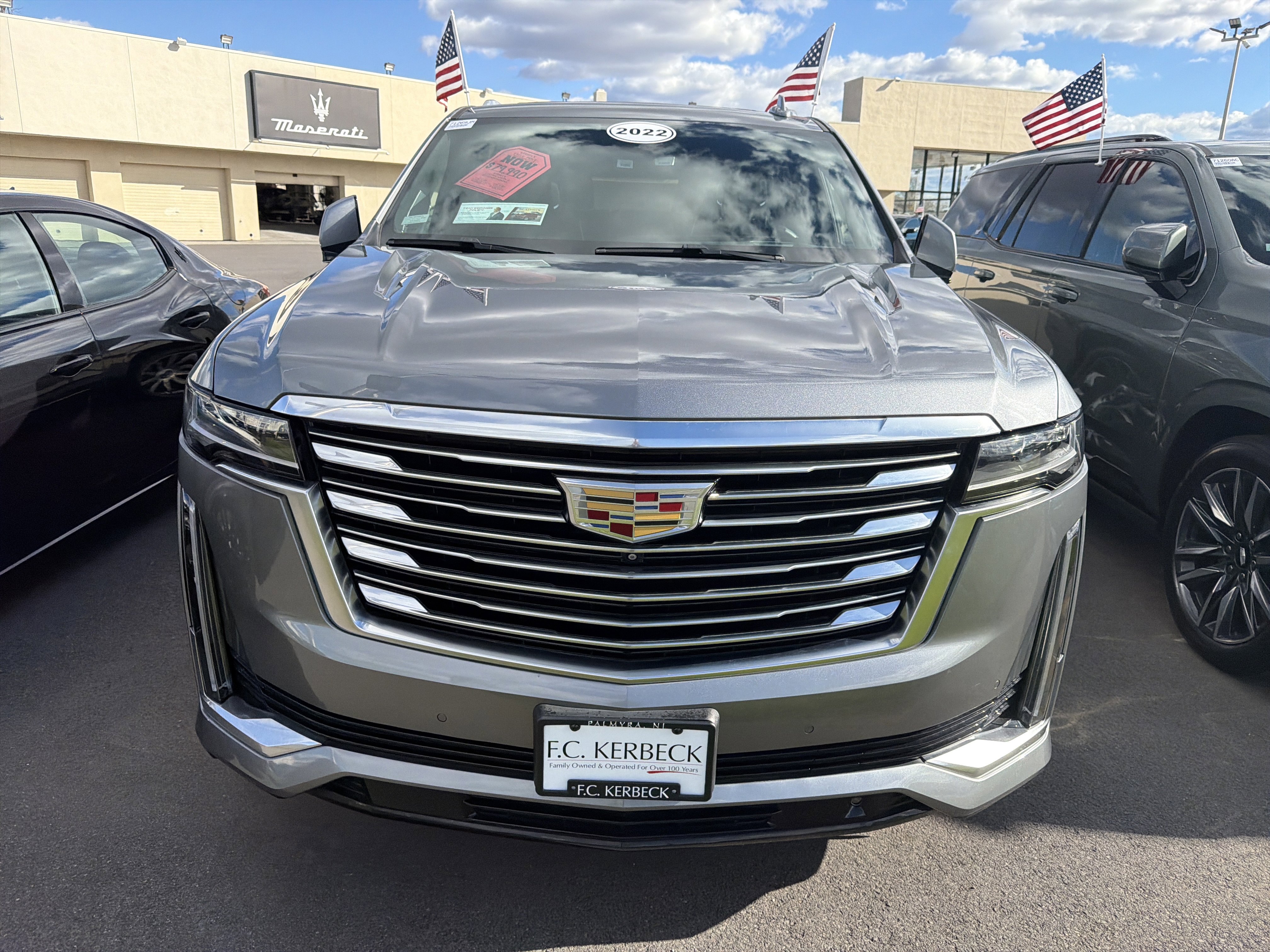 Used 2022 Cadillac Escalade ESV Premium Luxury Platinum image 3