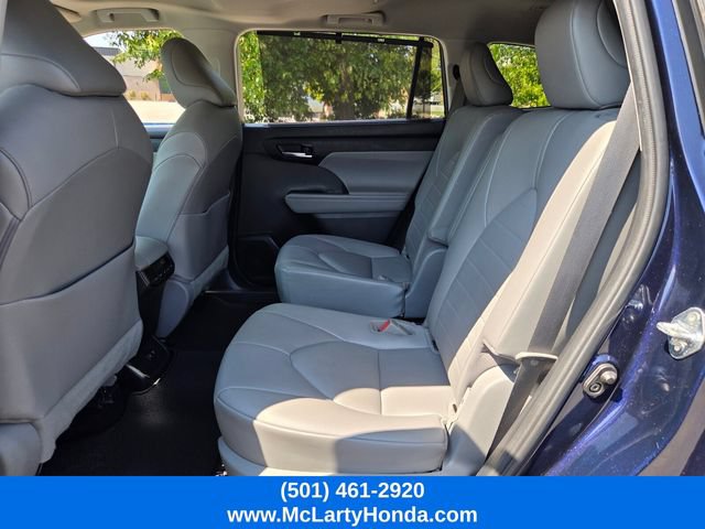 Used 2021 Toyota Highlander XLE FWD image 12