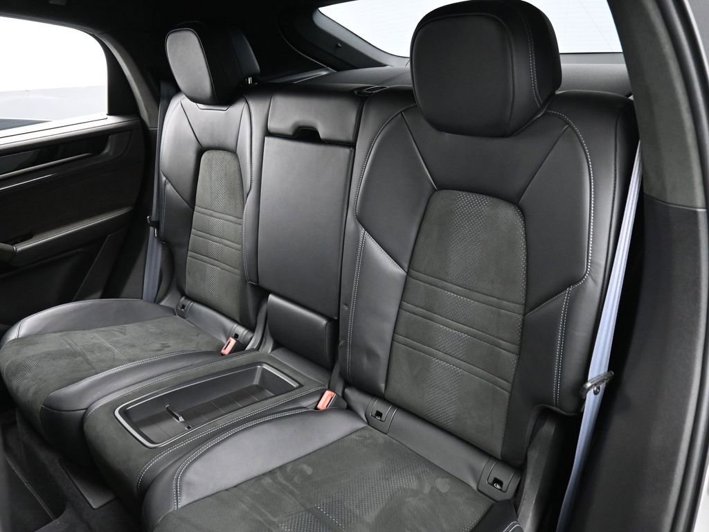 Certified 2024 Porsche Cayenne Turbo GT AWD/4WD image 24