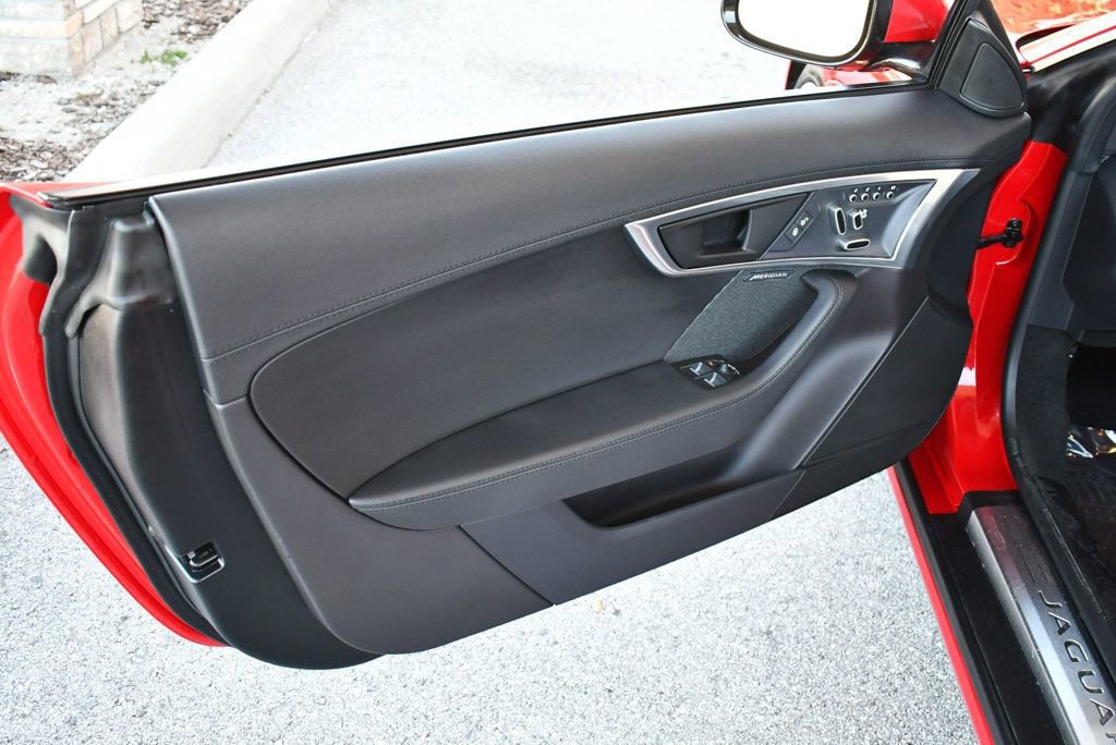 Used 2019 Jaguar F-TYPE Convertible image 11