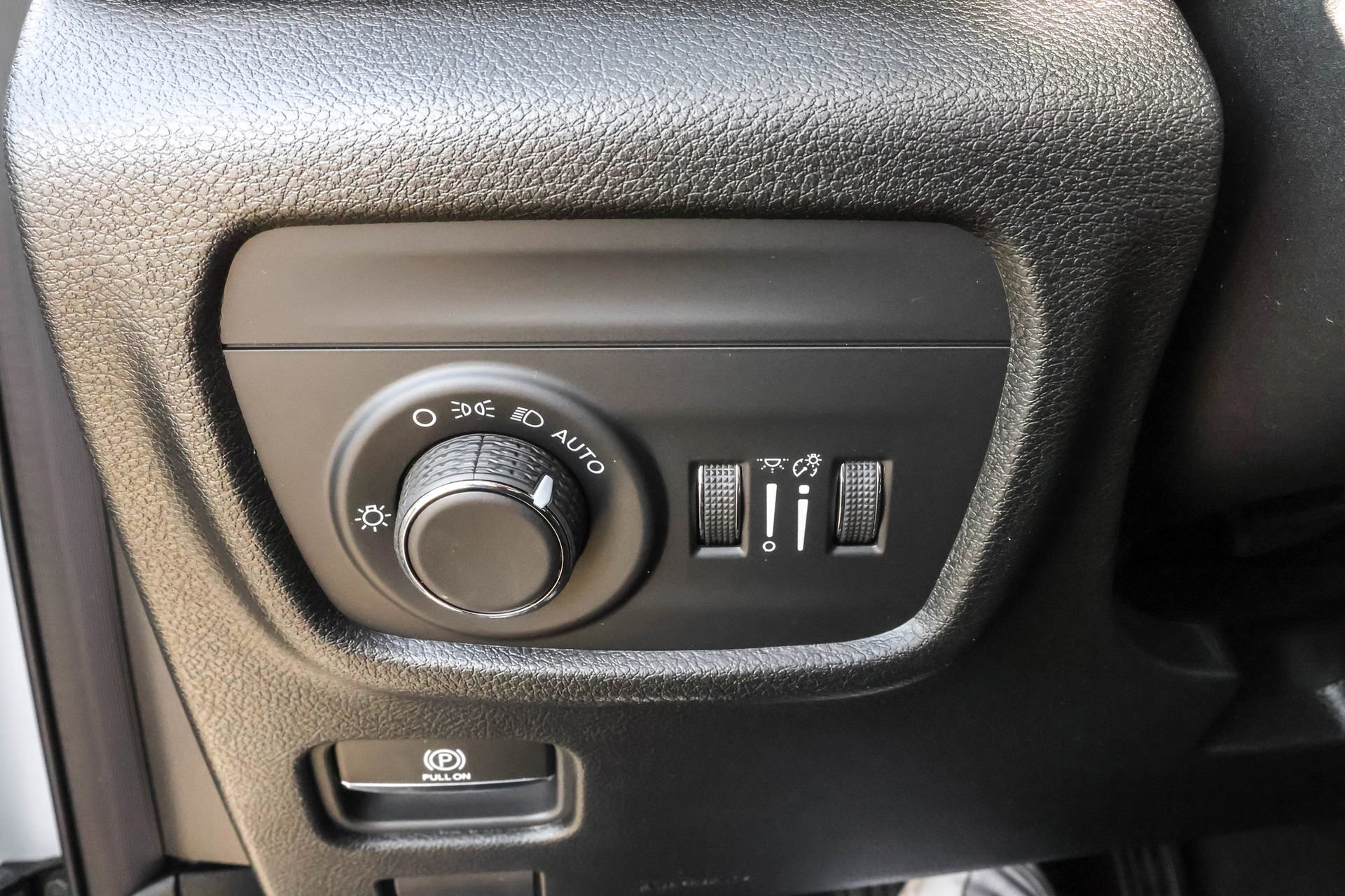 New 2025 Jeep Grand Cherokee Altitude image 30