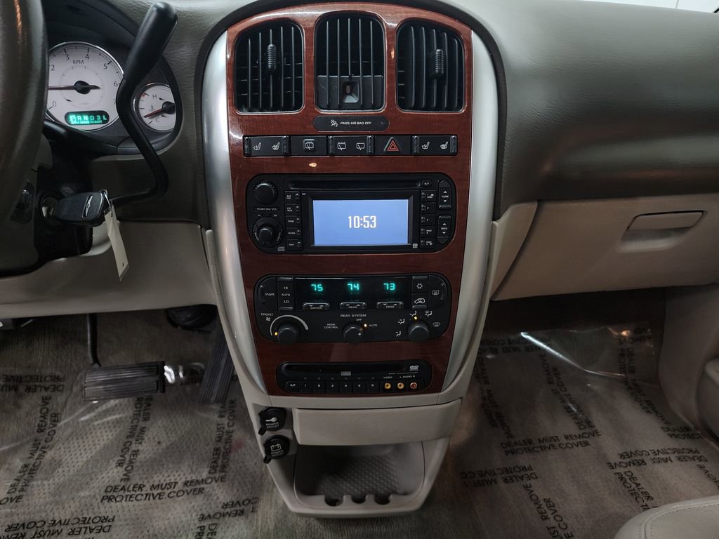 Used 2006 Chrysler Town & Country Limited w/ Trailer Tow Prep Group FWD image 15