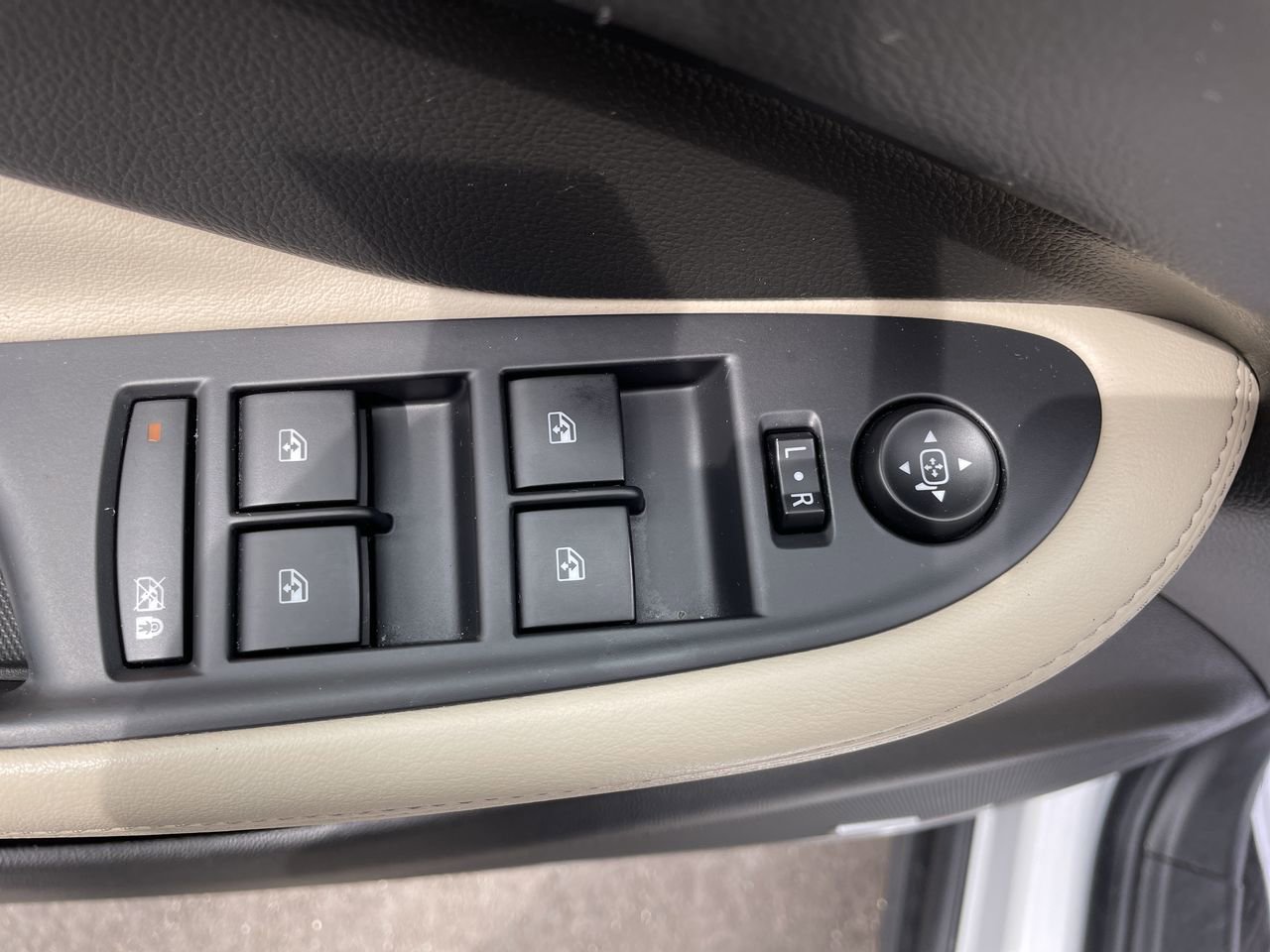Used 2017 Buick Envision Premium AWD/4WD image 19