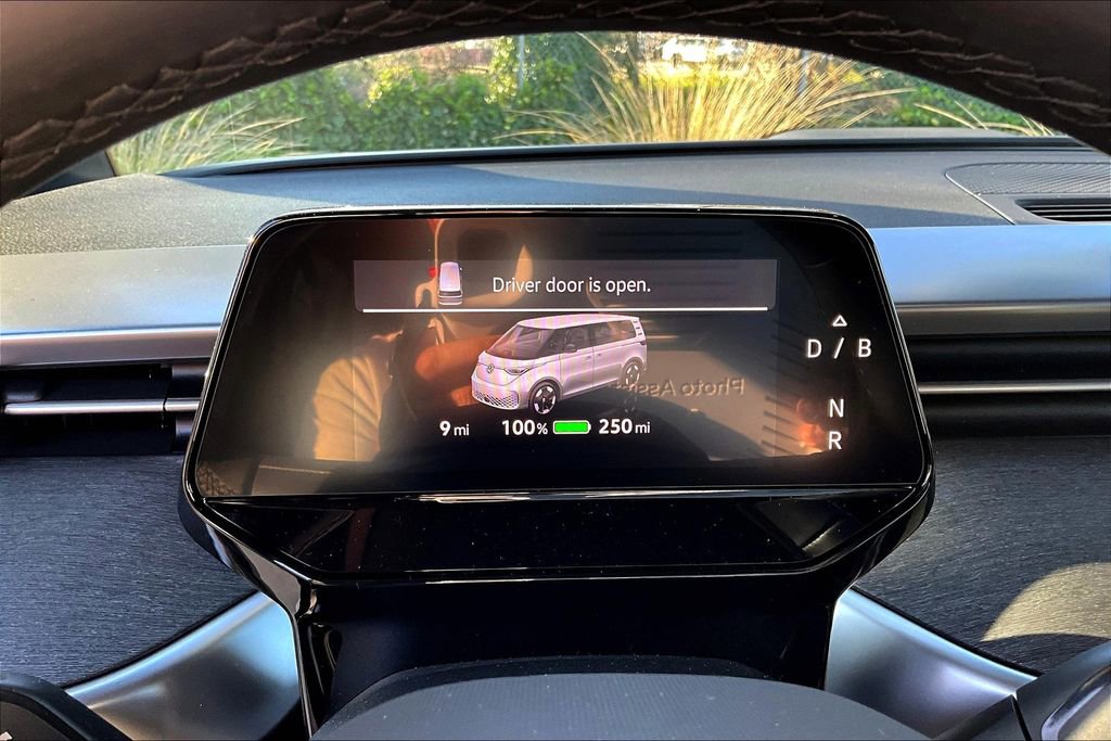 Certified 2025 Volkswagen ID. Buzz Pro S image 24