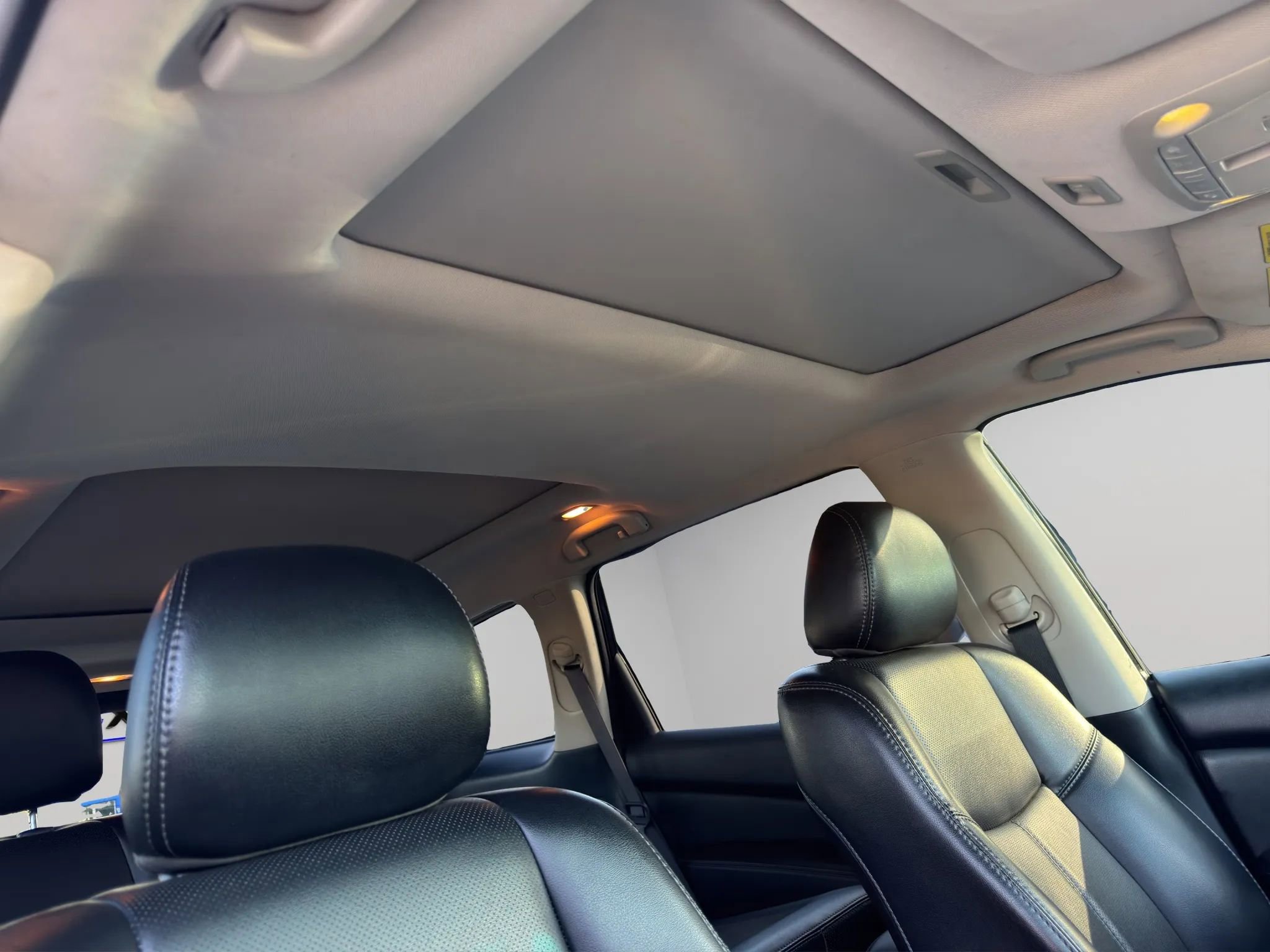 Used 2019 Nissan Pathfinder Platinum image 27