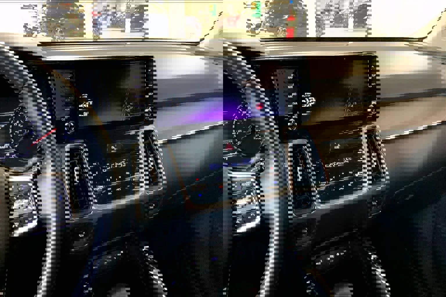 Used 2023 Kia Sorento S w/ Panoramic Sunroof Package image 7