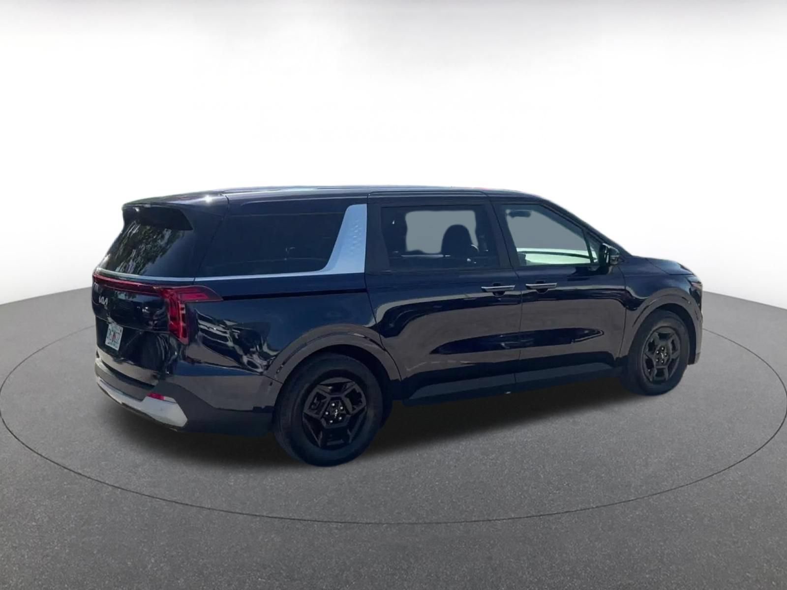 Used 2026 Kia Carnival FWD image 14