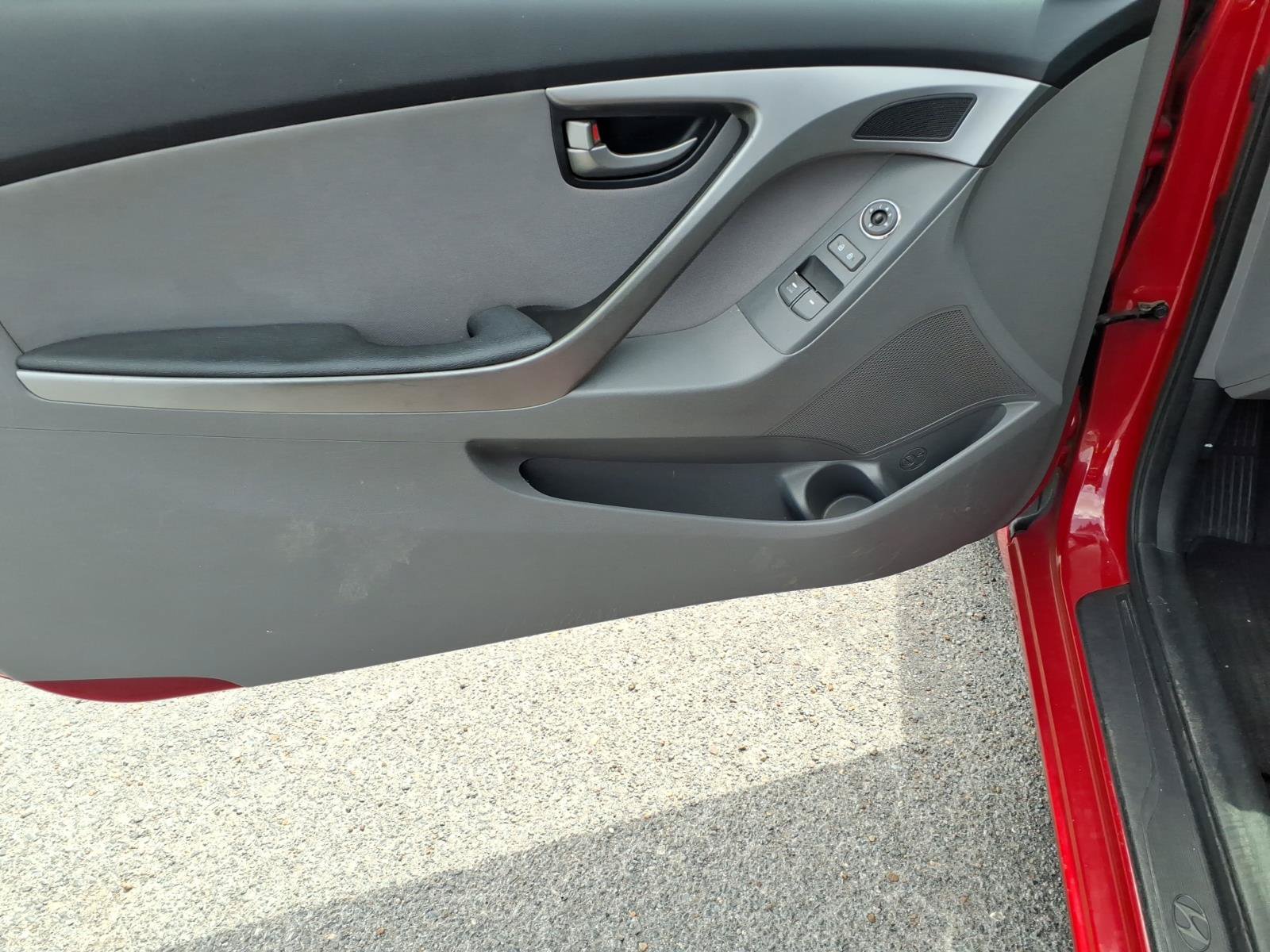 Used 2013 Hyundai Elantra FWD image 16