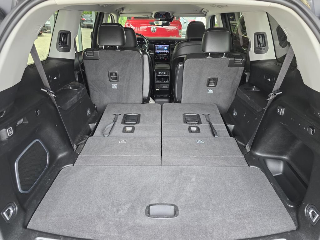 Used 2022 Jeep Grand Cherokee L Limited RWD image 12