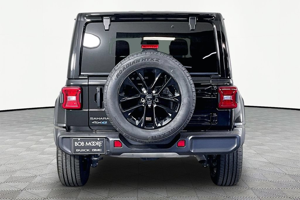 Used 2025 Jeep Wrangler Unlimited Sahara AWD/4WD image 5