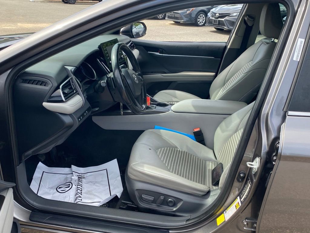 Used 2021 Toyota Camry SE FWD image 5