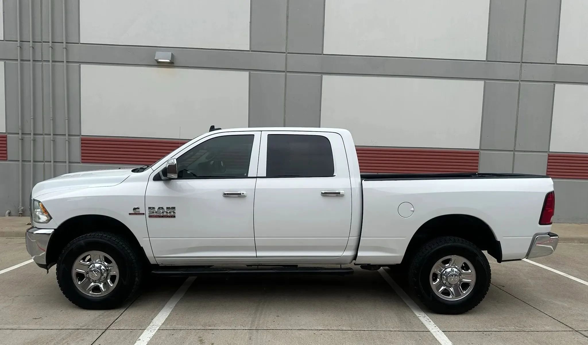 Used 2016 RAM 2500 SLT AWD/4WD image 1