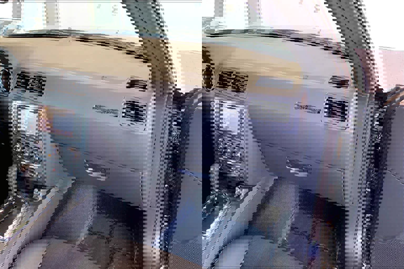 Used 2014 Dodge Challenger R/T image 19