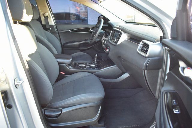Used 2019 Kia Sorento LX image 38