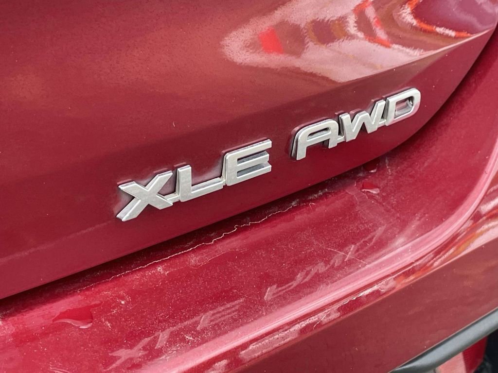 Used 2021 Toyota Highlander XLE AWD/4WD image 9