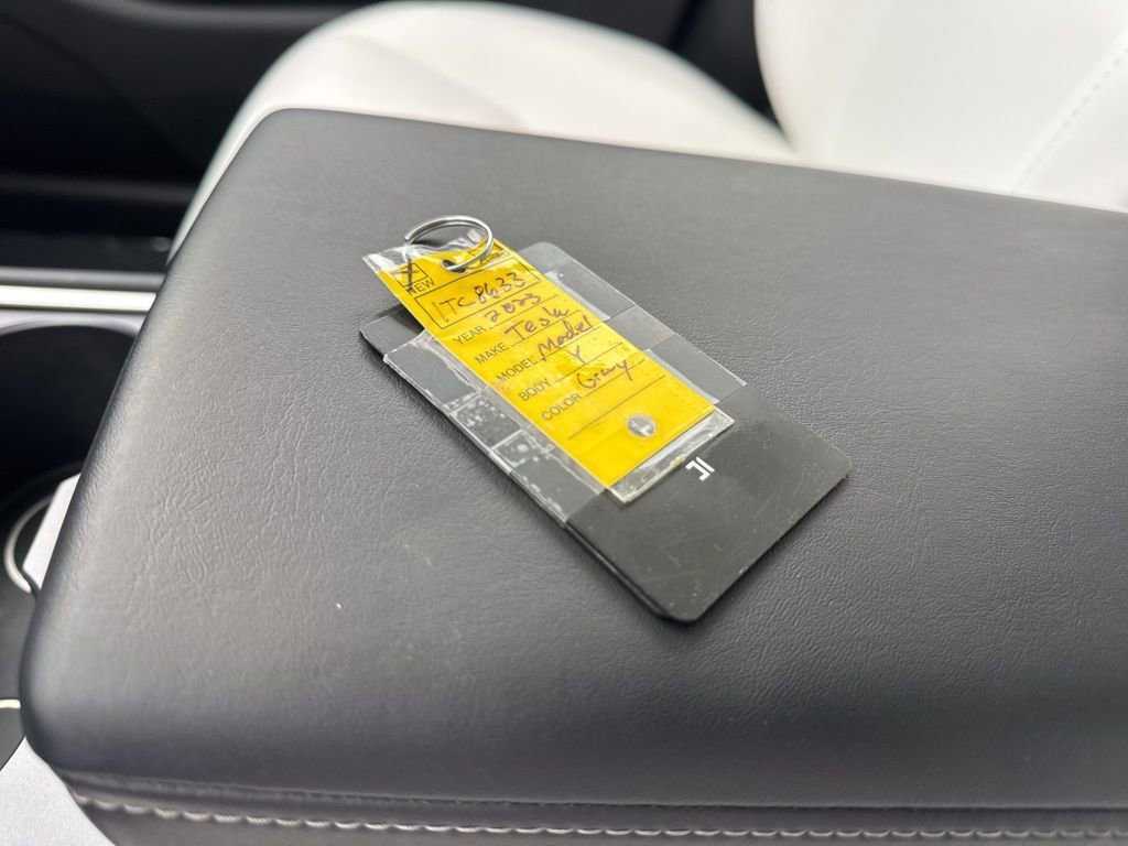 Used 2023 Tesla Model Y Long Range image 38