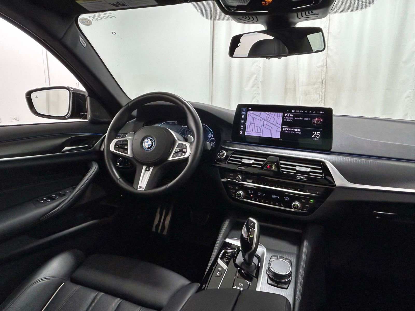 Used 2023 BMW 530e xDrive w/ Premium Package image 11