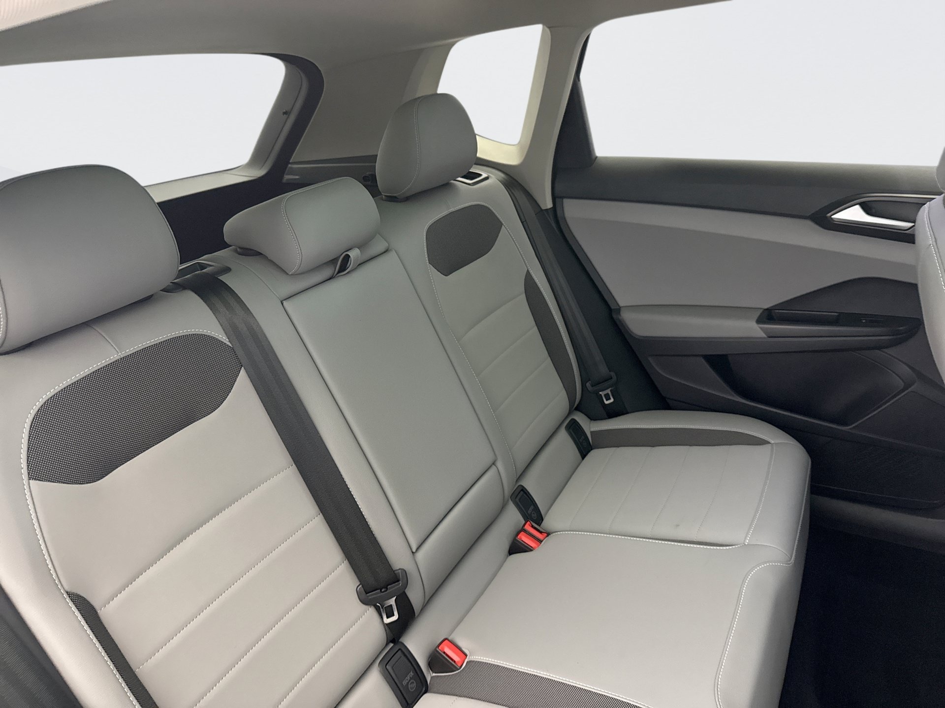 Used 2023 Volkswagen Taos SE w/ Panoramic Sunroof Package AWD/4WD image 19
