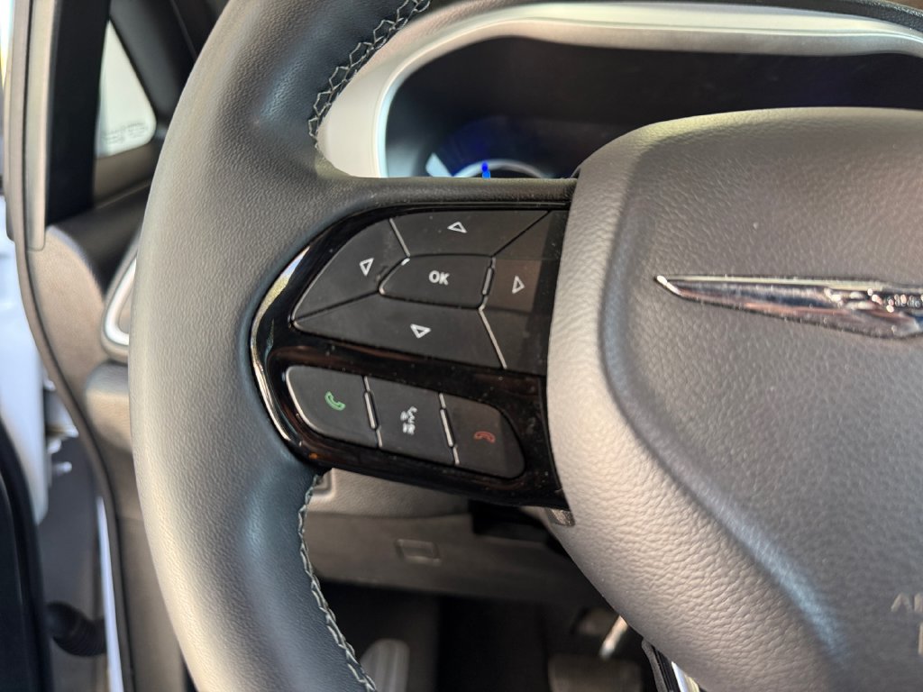 Used 2024 Chrysler Pacifica Limited FWD image 24