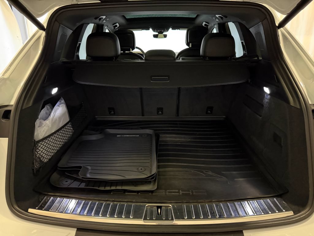 Certified 2024 Porsche Cayenne AWD/4WD image 28