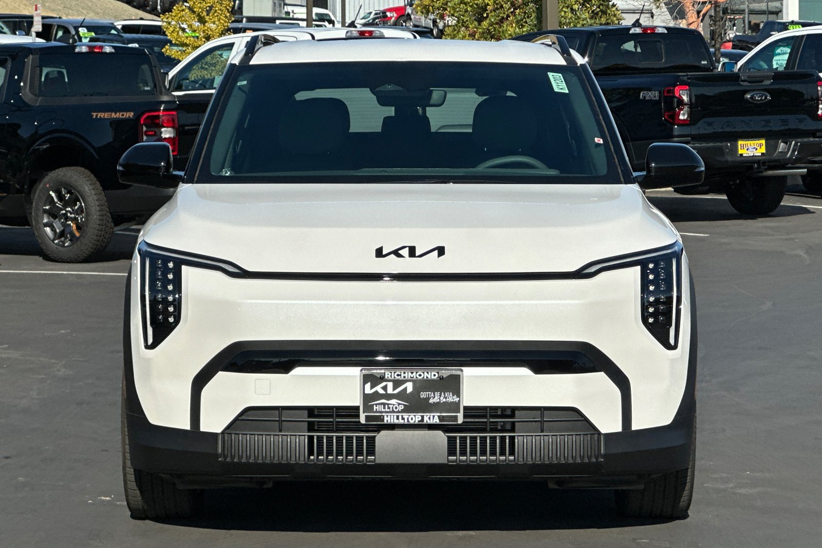 New 2027 Kia EV3 Wind FWD image 9