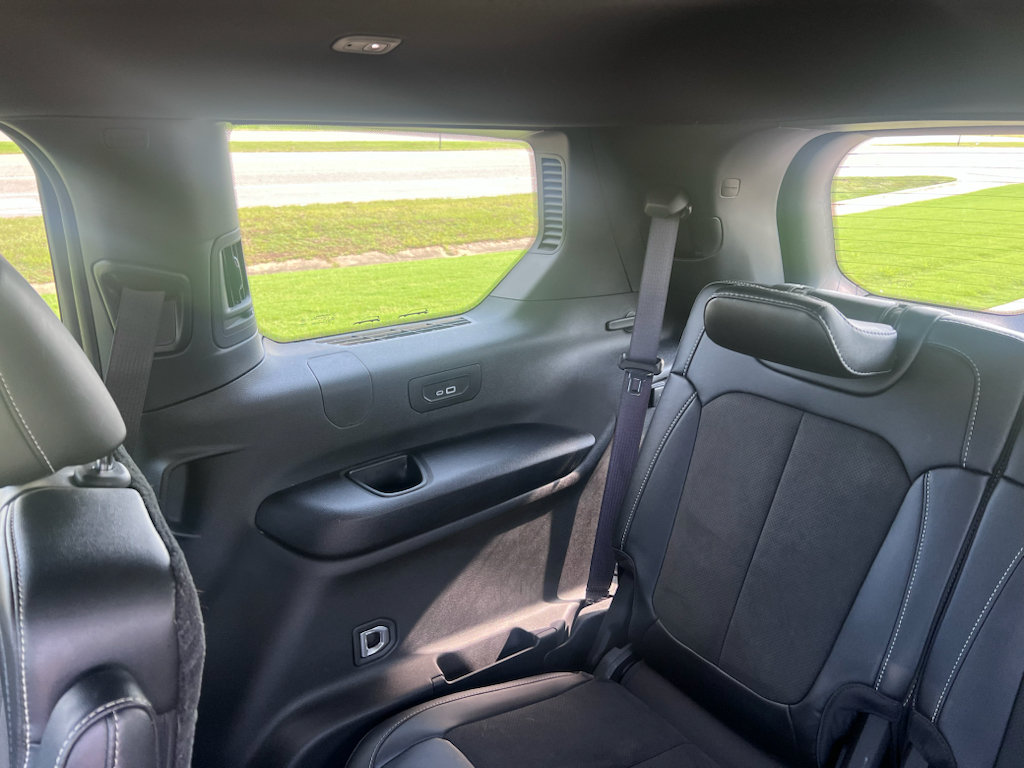 Used 2024 Jeep Grand Cherokee L Altitude RWD image 16