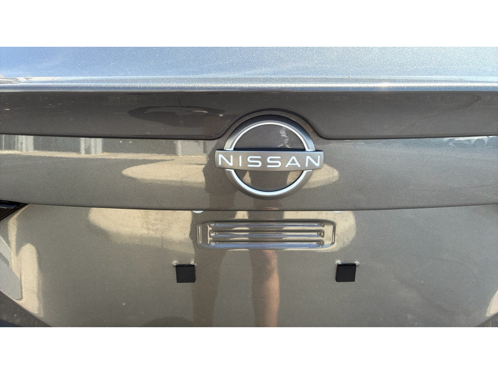 Used 2025 Nissan Sentra SR FWD image 24