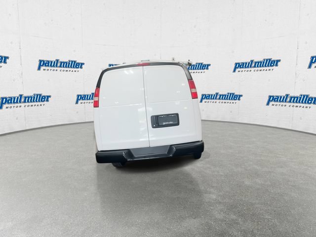 Used 2018 Chevrolet Express 2500 w/ Driver Convenience Package RWD image 9