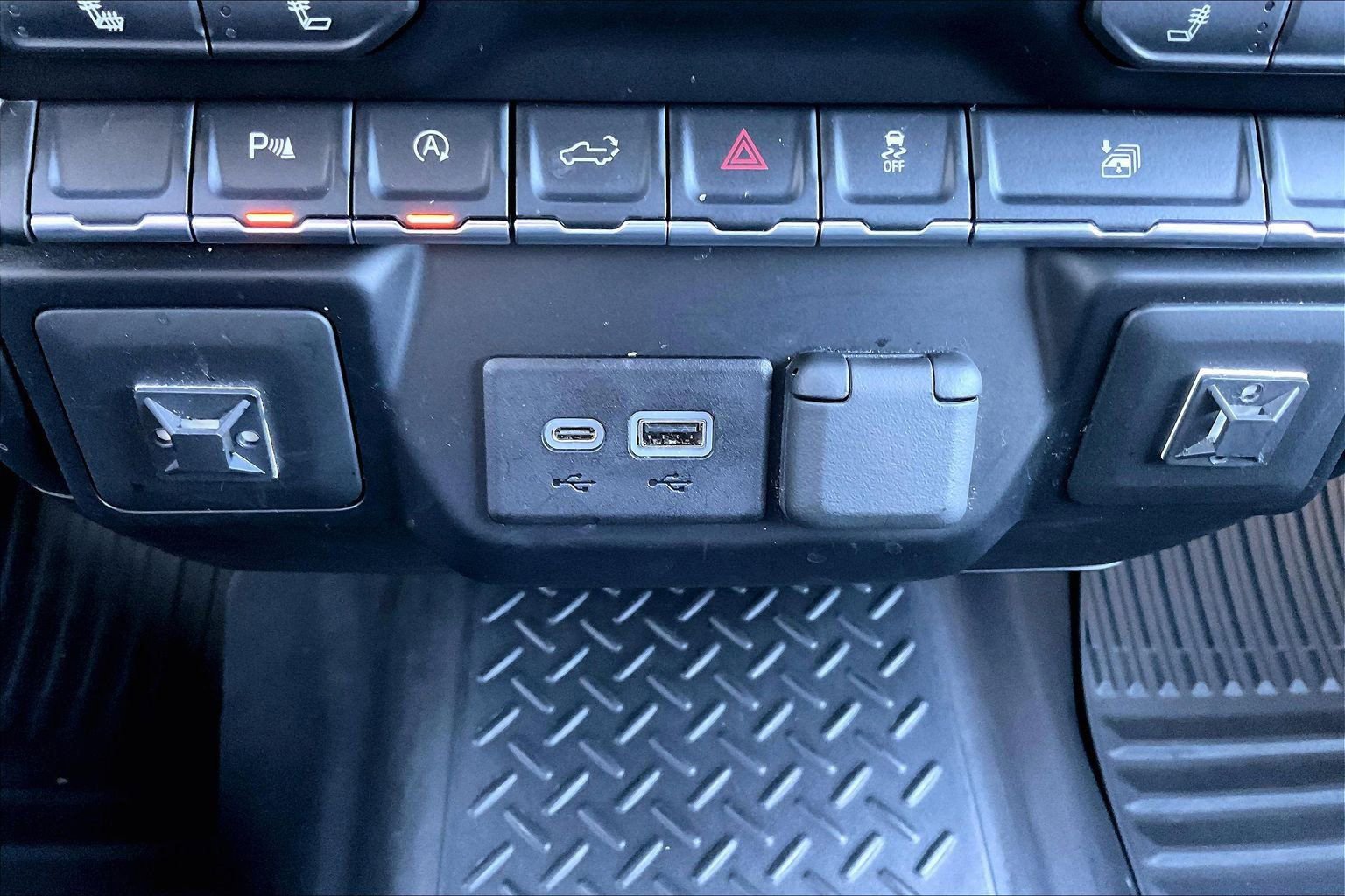 Certified 2022 Chevrolet Silverado 1500 LT w/ Safety Package image 30