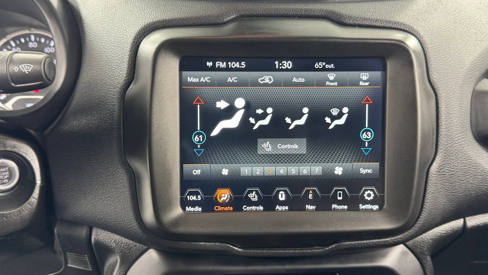 Used 2023 Jeep Renegade Latitude w/ Premium Group AWD/4WD image 24
