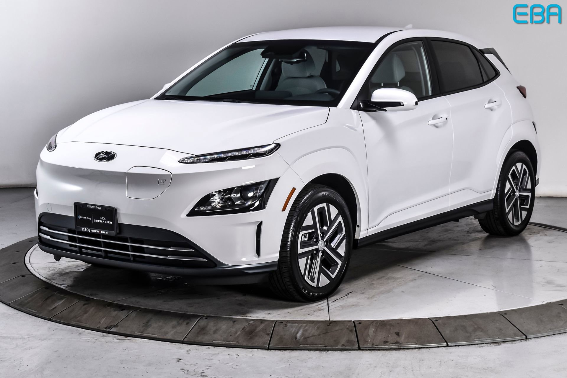 Used 2023 Hyundai Kona SE w/ Cargo Package FWD image 2