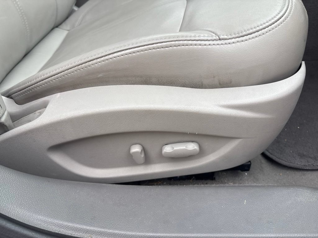 Used 2013 Buick LaCrosse Leather w/ Driver Confidence Package FWD image 28