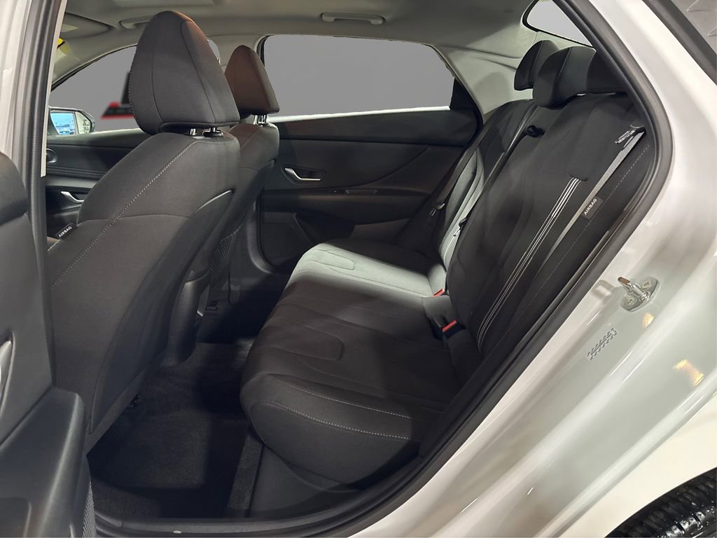 Used 2024 Hyundai Elantra SEL w/ Convenience Package image 10