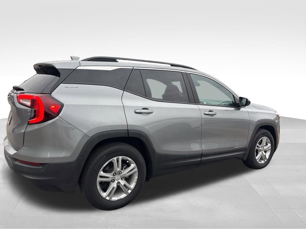 Used 2023 GMC Terrain SLE w/ Driver Convenience Package image 5