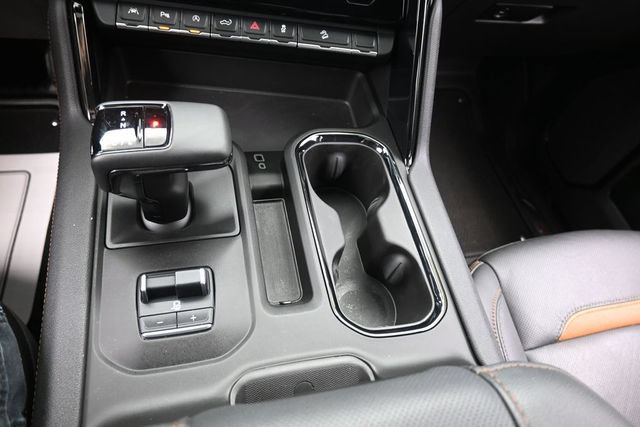 Used 2025 GMC Sierra 1500 AT4 w/ AT4 Premium Package AWD/4WD image 11